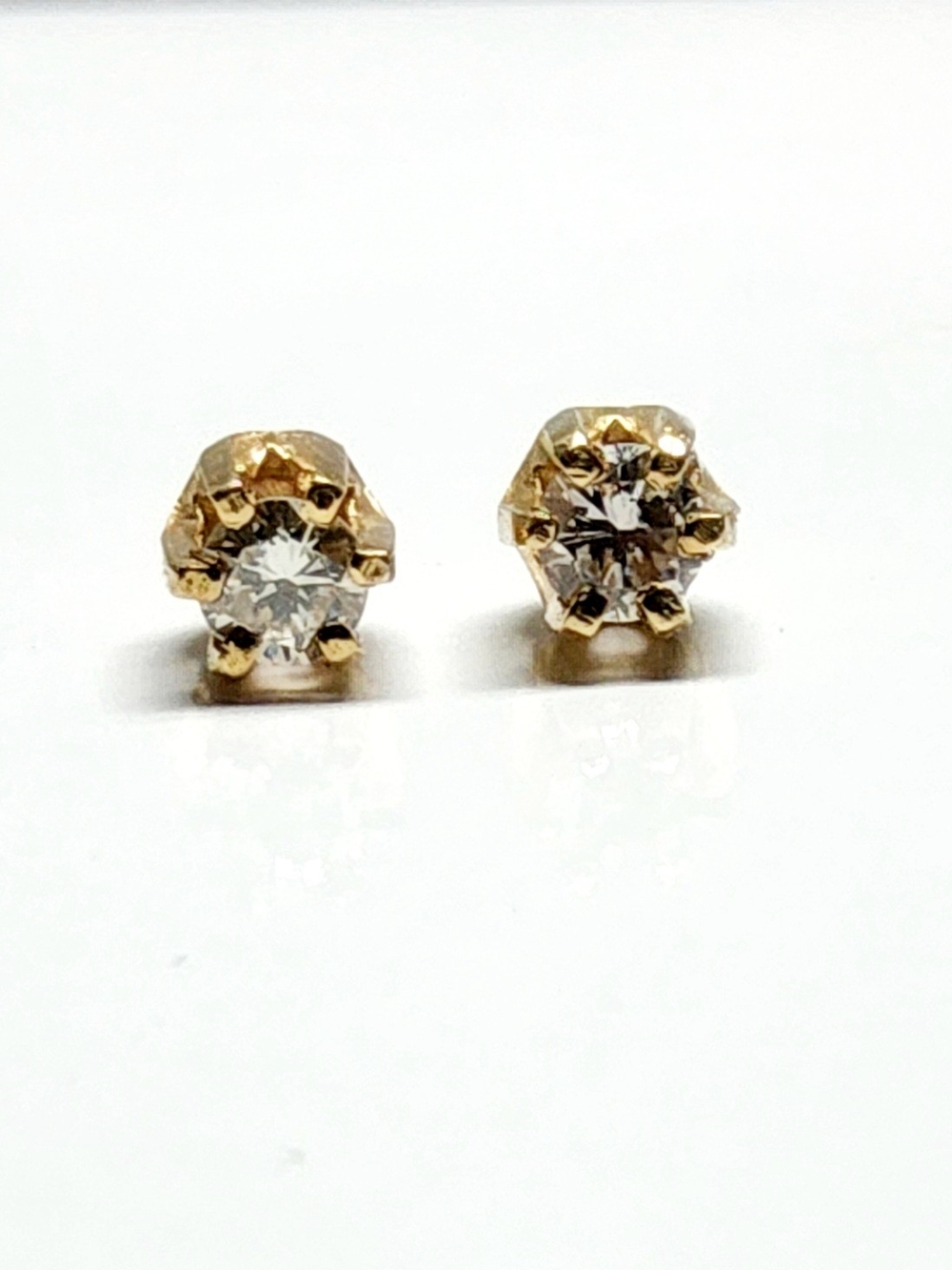 Vintage 10K Yellow Gold 6-prong Round Cut Natural Diamond Stud Earrings